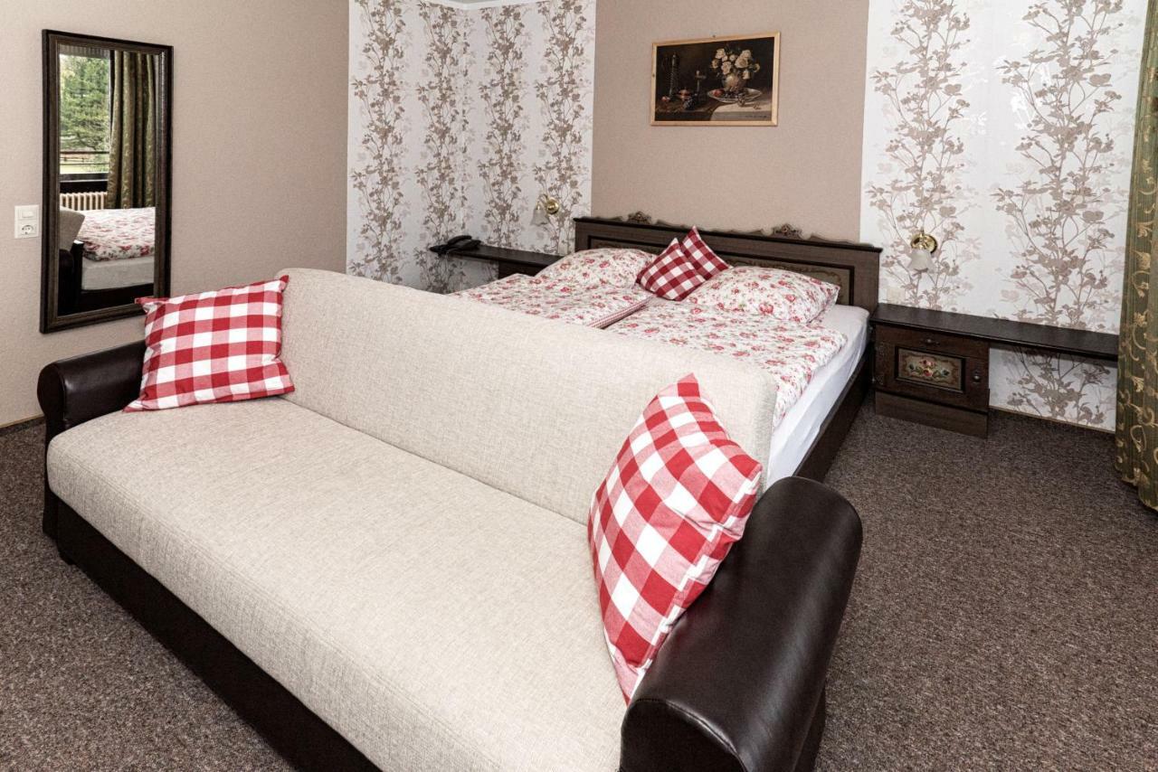 Hotel-Restaurant Johanniskreuz Trippstadt Bagian luar foto