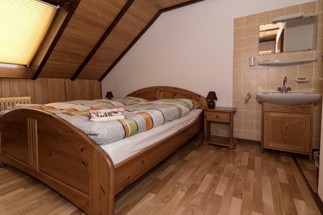 Hotel-Restaurant Johanniskreuz Trippstadt Bagian luar foto