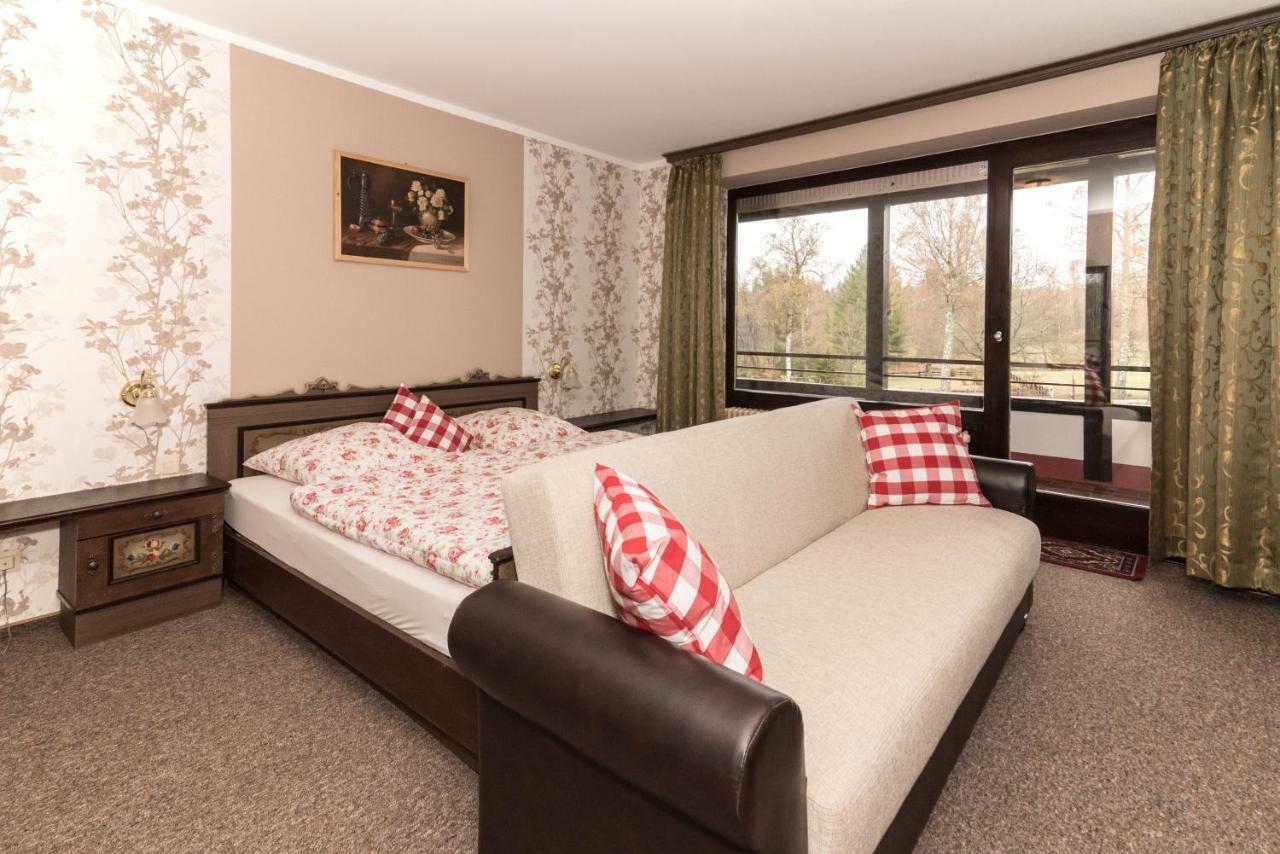 Hotel-Restaurant Johanniskreuz Trippstadt Bagian luar foto