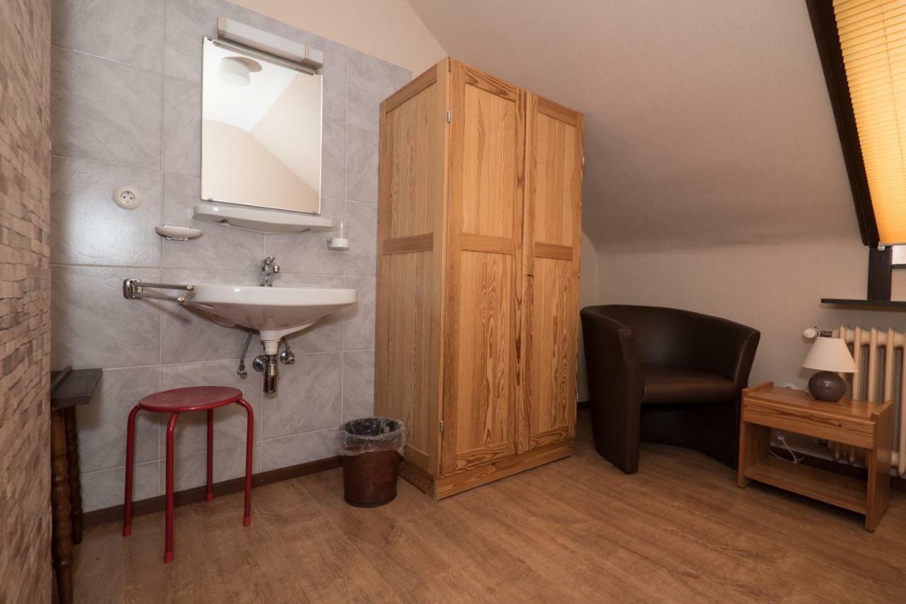 Hotel-Restaurant Johanniskreuz Trippstadt Bagian luar foto